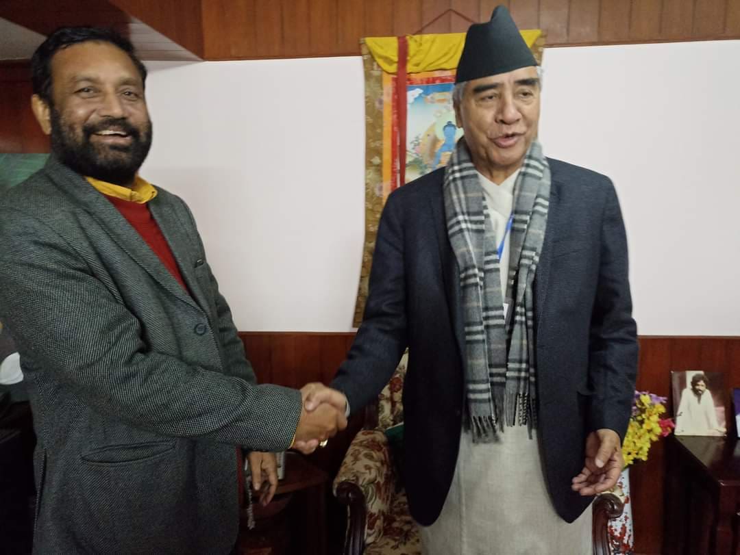 निधिलाई भेट्न देउवा पुगे निवास, मागे सहयोग